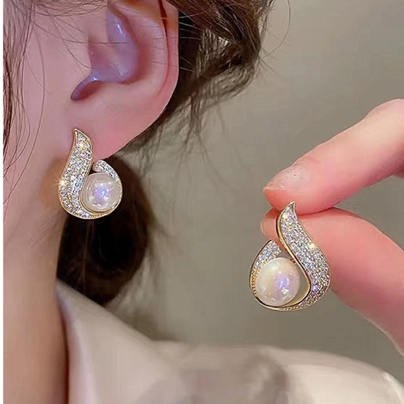 Fashion Stud Earrings Yellow Gold Tone with Faux Pearls Gem Rhinestone Stone - Picture 1 of 4